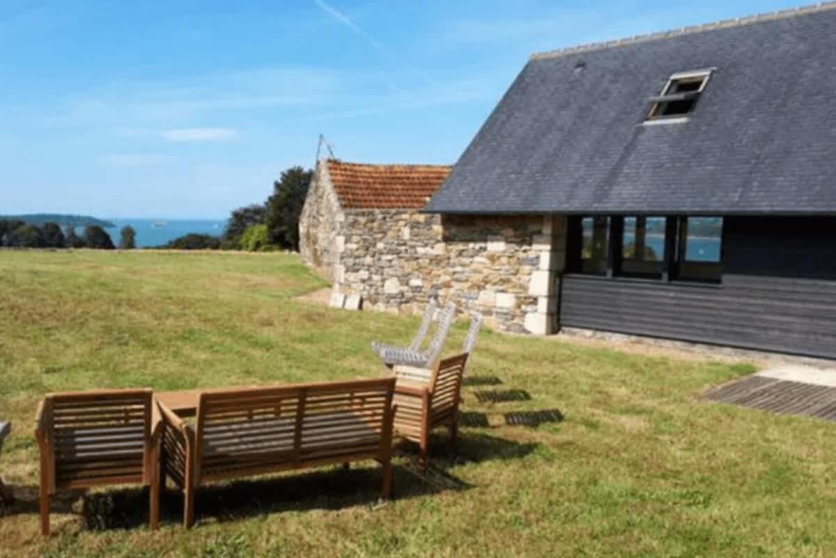 Large Farmhouse With Garden And Sea View For 8 People Locquenole Bagian luar foto